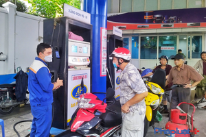 Giá xăng giảm về dưới 22.000 đồng/lít