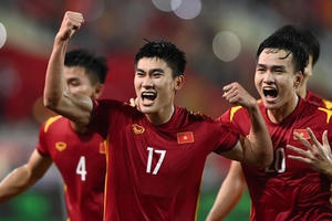 VIỆT NAM VÔ ĐỊCH