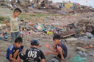 Bi hài Diêm Phố: ngột ngạt đất chật, người đông