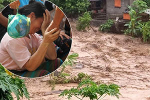 Cảnh tượng kinh hoàng khi cơ lũ cuốn trôi nhiều nhà cửa và 14 người