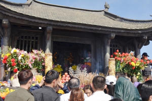 Gần 100 nghìn lượt du khách đến với núi thiêng Yên Tử đầu năm mới