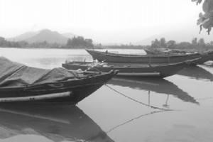 Thừa Thiên Huế: Nạo vét cửa biển hàng tỷ đồng nhưng ngư dân vẫn phải “canh nước” để ra khơi