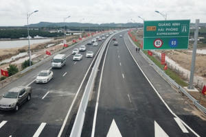 Du lịch dịp 2/9: Khách đổ về Hạ Long