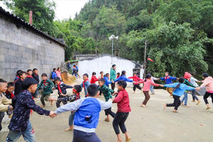 Vào rừng ăn quả Chí Chụa, 3 học sinh tiểu học ở Hà Giang bị ngộ độc cấp cứu