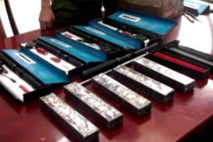 TP HCM: Phát hiện lô hàng roi điện, dùi cui có xuất xứ từ Trung Quốc