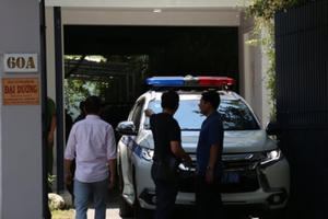 Hàng chục cán bộ chiến sĩ bao vây Công ty nhiên liệu Phúc Lâm có liên quan đến 2,7 triệu lít xăng giả