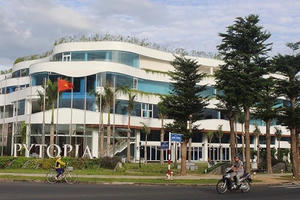 Phú Yên: Giao 'đất vàng' cho người thân lãnh đạo trái luật