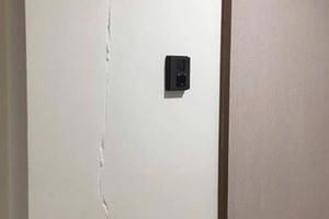 Căn hộ chung cư Golden Palm vừa bàn giao đã nứt