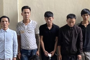 Đồng Nai: 6 đối tượng tụ tập phê ma túy tại nhà có chứa súng, mã tấu