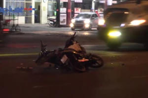 Bình Dương: Hai xe máy đấu đầu, 1 người nhập viện trong tình trạng chấn thương nặng