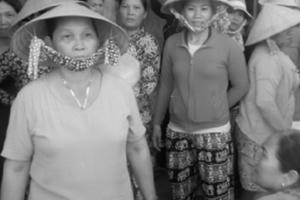 Thiếu dân chủ, người dân chưa đồng thuận dời chợ truyền thống