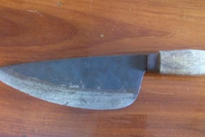 Ông bố nhẫn tâm dùng dao đâm con gái và người yêu rồi tự tử bất thành