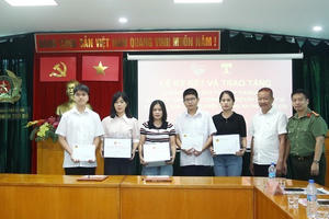 “Cùng em vững bước tương lai” – Công an TP.Hà Nội và Tân Hiệp Phát tri ân sự hy sinh, tiếp sức con em chiến sĩ Thủ đô