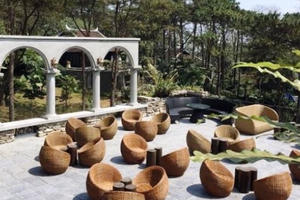 Resort trên núi Ba Vì: Giấy phép 'trước sau sẽ cấp'?