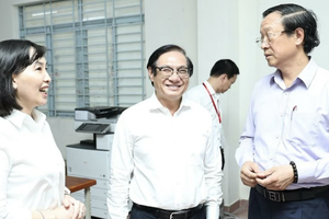 Thứ trưởng Bộ Giáo dục và đào tạo kiểm tra công tác chuẩn bị kỳ thi tốt nghiệp THPT tại Đồng Nai Thứ trưởng Bộ Giáo dục và đào tạo kiểm tra công tác chuẩn bị kỳ thi tốt nghiệp THPT tại Đồng Nai