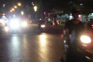 Thực trạng nhiều phương tiện sử dụng đèn chiếu sáng trái quy định khi tham gia giao thông