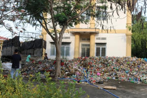 Trường dạy nghề tiền tỉ biến thành bãi tập kết phế liệu