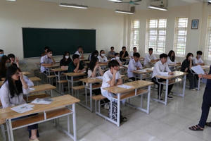 Lọt đề thi ngay từ sớm cùng với 11 thí sinh vi phạm quy chế, Bộ GD-ĐT đánh giá kỳ thi nghiêm túc?