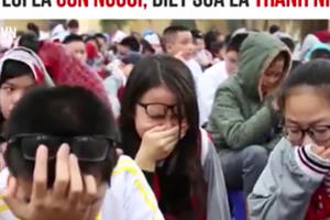 Nghe thầy giáo giảng về tình yêu thương, hàng trăm học sinh rơi nước mắt