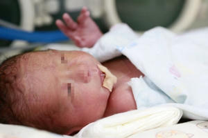 Cô gái từng không có tử cung sinh con