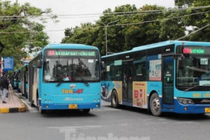 Hình ảnh xe buýt Hà Nội ngày đầu hoạt động trở lại