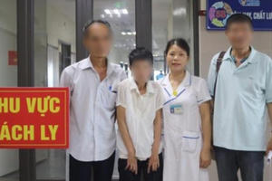 Tìm thấy người thân sau 24 năm thất lạc trong khu cách ly