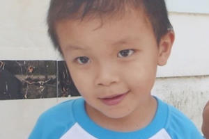 Bé trai bị đâm xuyên sọ ở Vĩnh Long cách đây gần 4 năm, bây giờ ra sao?