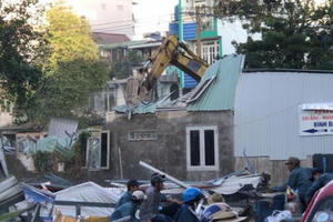 Địa ốc 7AM: Lùm xùm đền bù 'đất vàng' giá bèo, Nha Trang yêu cầu tháo dỡ bức tường "khủng" trước 21/1