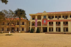 Tạm giữ khẩn cấp nhân viên bếp vì trong suất ăn có "mùi lạ"