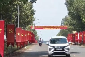 Đường phố Lộc Ninh rực rỡ cờ hoa hướng về kỷ niệm 50 năm Ngày giải phóng