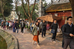 Các điểm tham quan du lịch Hà Nội dần đông khách trở lại