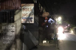 Nghi phạm đâm chết người đàn ông lạ vào nhà nghỉ cùng vợ mình đã ra đầu thú