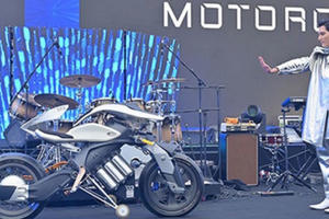 Xe máy không cần lái ở Hà Nội: Hiểu ông chủ, muốn đi là đi, dừng là dừng