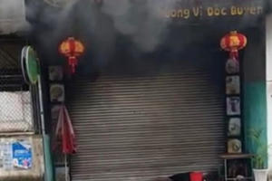 Người phụ nữ tử vong trong quán ăn bốc cháy, cửa đóng kín