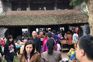 Hà Nội: Người dân chen chân đi chùa Mía cầu bình an