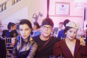 Nathan Lee gặp sự cố ''để đời'' vẫn cười tít mắt bên siêu mẫu Vũ Cẩm Nhung