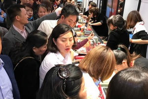 Trượt giảm, giá vàng trong nước rời xa mức đỉnh phiên đầu tuần