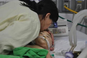 Rơi lệ  "thiên thần nhỏ" hiến tặng ánh sáng vào đúng ngày sinh nhật 4 tuổi