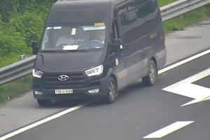 Ý thức ở đâu khi đi lùi, đi ngược chiều trên cao tốc?