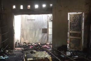 Bỏ 20 triệu đồng thuê người ném bom xăng, đốt nhà “tình địch” vì ghen