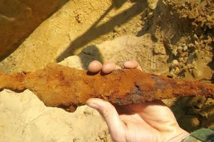 Cận cảnh dao găm bạc 2.000 năm tuổi của lính La Mã