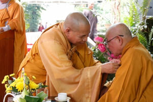 Tháng 7, các chùa tổ chức dâng y và trao quà từ thiện nhân mùa Vu lan Tháng 7, các chùa tổ chức dâng y và trao quà từ thiện nhân mùa Vu lan