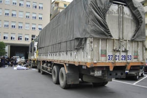Hà Nội: Thu giữ hàng chục tấn hàng hóa không rõ nguồn gốc