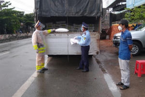 Phát hiện 9 tấn hàng hóa không có nhãn phụ khi qua chốt kiểm soát dịch