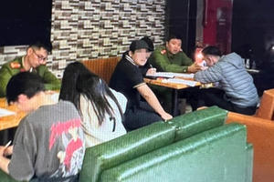 Phát hiện nhiều "dân chơi" đang hít 'bóng cười' tại quán Pub Bob Lounge