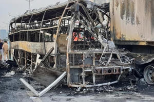 Vụ cháy xe trên đường vành đai 3: Ai là người chịu trách nhiệm đền bù thiệt hại về tính mạng, tài sản?