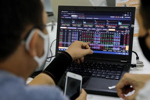 Ủy ban Chứng khoán 'siết' an toàn giao dịch trực tuyến
