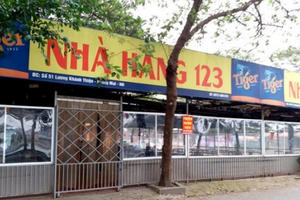 Hình ảnh hiếm gặp tại các quán nhậu nức tiếng ở Hà Nội mùa dịch Covid-19