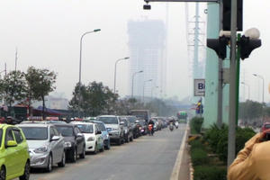 Hà Nội chính thức ra quân xử phạt ô tô, xe máy lấn làn buýt nhanh