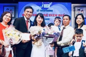 Nhà giáo Ưu tú Mạc Thị Thanh Bình giỏi việc nước, đảm việc nhà